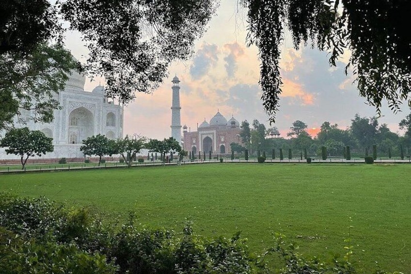 All Inclusive - Taj Mahal Tour from Mumbai with Flights & Hotel 2