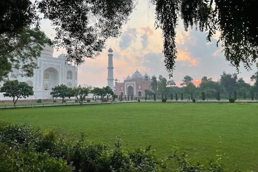 All Inclusive - Taj Mahal Tour from Mumbai with Flights & Hotel 2