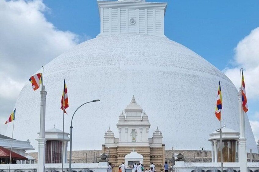 Anuradhapura, Polonnaruwa, or Sigiriya: Classic Guided Day Tours 2
