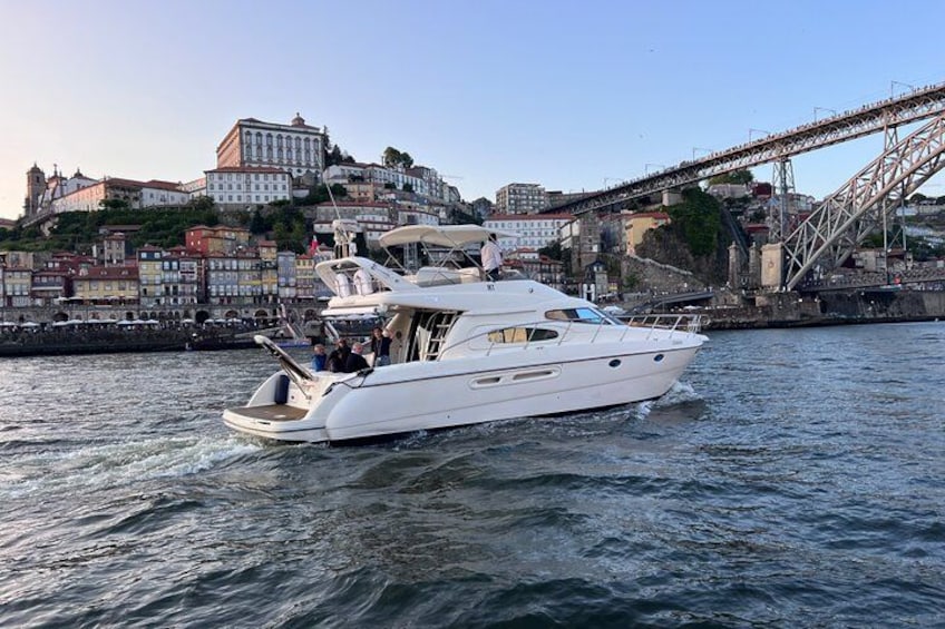 Porto: Luxury Yacht Cruise with wine, snacks & 7 bridges 3
