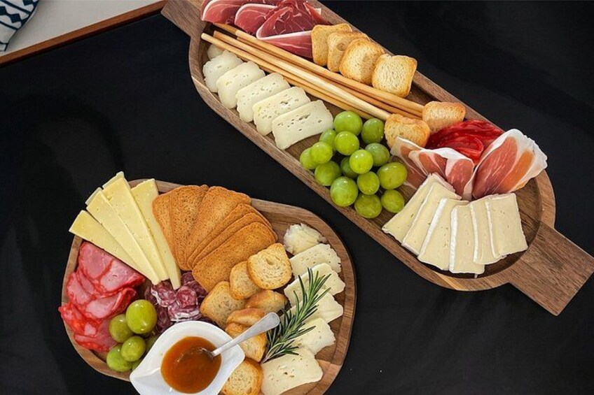 Porto: Luxury Yacht Cruise with wine, snacks & 7 bridges 2