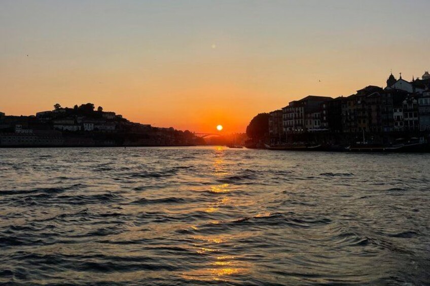 Porto: Luxury Yacht Cruise with wine, snacks & 7 bridges 4