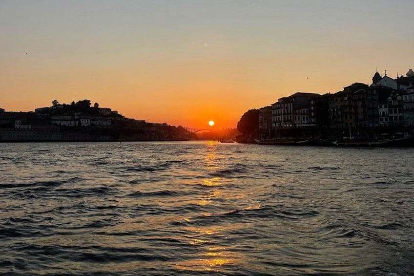 Porto: Luxury Yacht Cruise with wine, snacks & 7 bridges 3