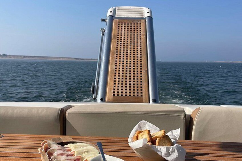 Porto: Luxury Yacht Cruise with wine, snacks & 7 bridges 2