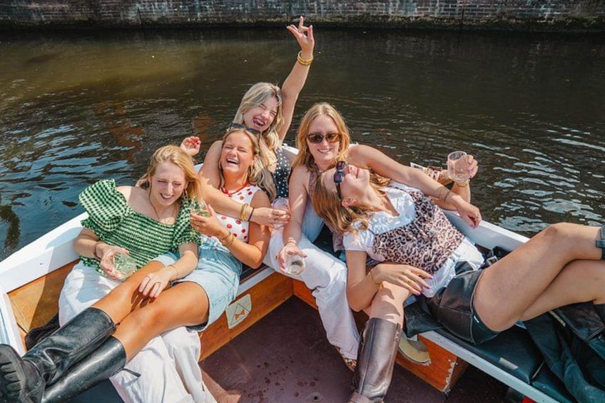 Groningen: Relaxing boat tour with unlimited drinks: 1.5 hours 4