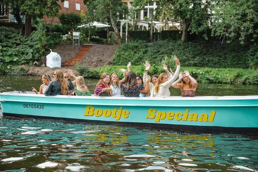 Groningen: Relaxing boat tour with unlimited drinks: 1.5 hours 1