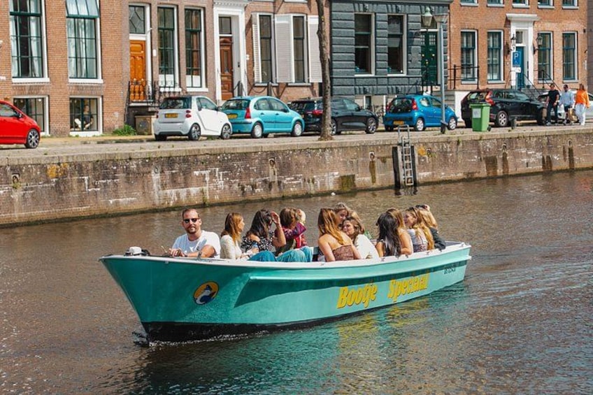 Groningen: Relaxing boat tour with unlimited drinks: 1.5 hours 2