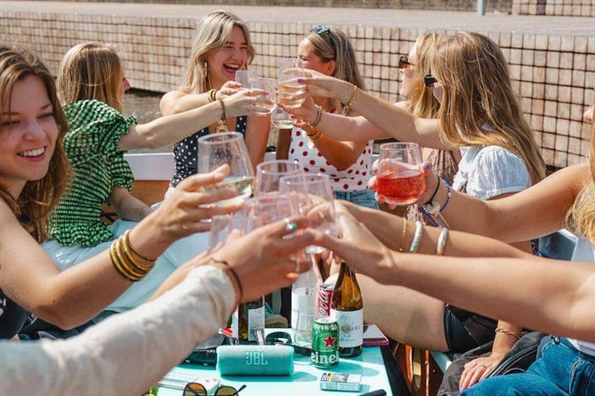 Groningen: Relaxing boat tour with unlimited drinks: 1.5 hours 3