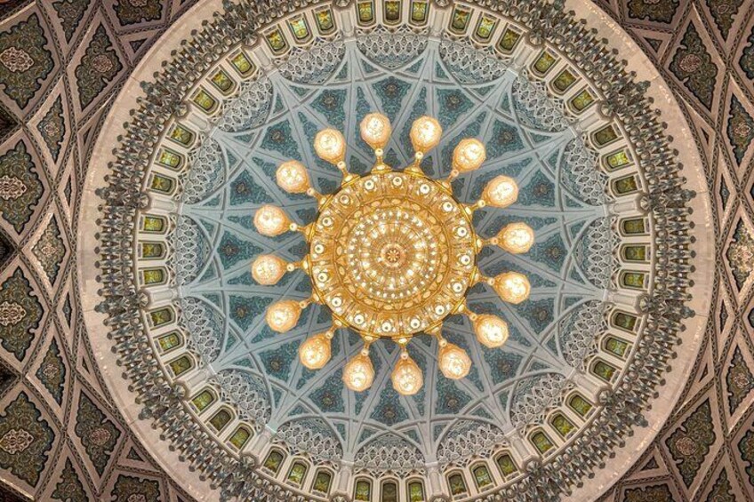 Guided Walking Tour of Sultan Qaboos Grand Mosque in Muscat 2