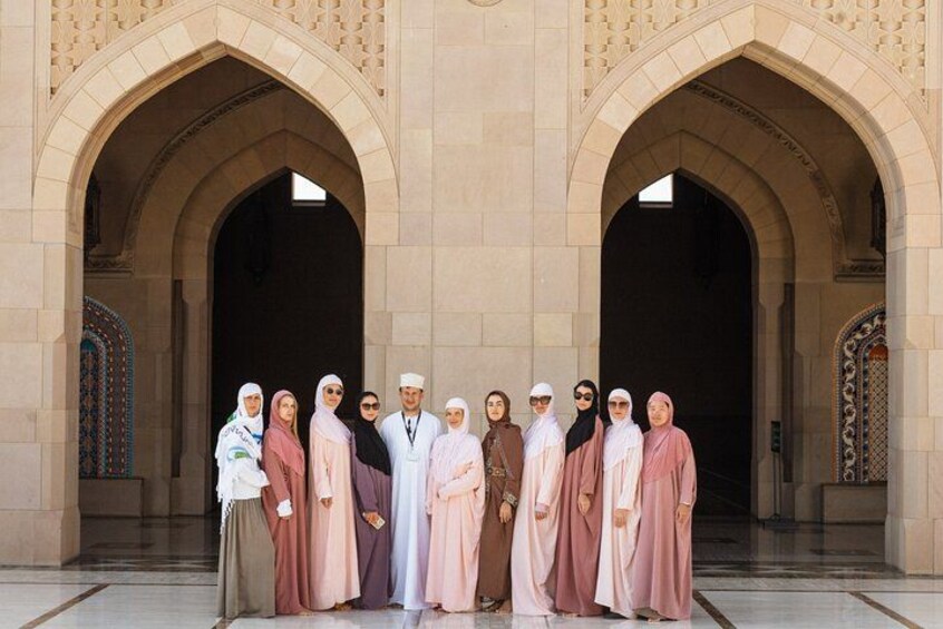 Guided Walking Tour of Sultan Qaboos Grand Mosque in Muscat 3