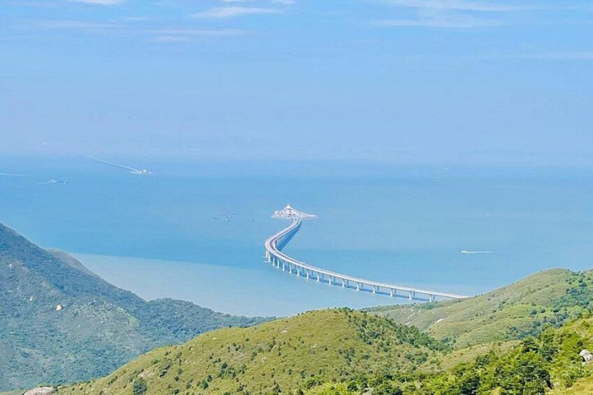 Viewing the Hong Kong-Zhuhai-Macao Bridge from the cable car 2