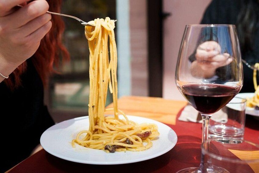 Olbia: cooking class on real pasta carbonara 2