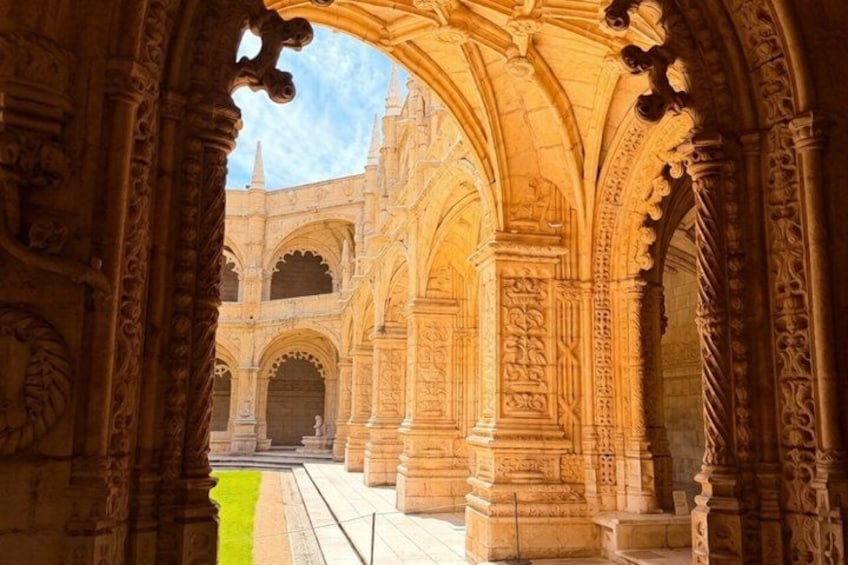 Belém: Jerónimos Cloister + Pastel Tasting (Skip-the-Line Option) 2