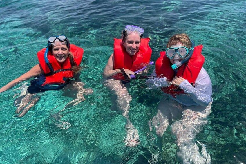 3 islands Tour with snorkelling ,Pigs, Turtles & beach club lunch 5