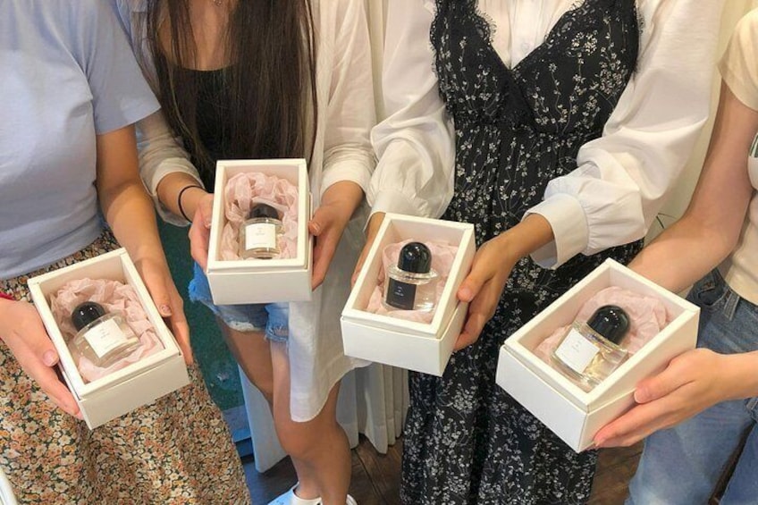 Create Your Own Luxury Niche Perfume in Hongdae 2