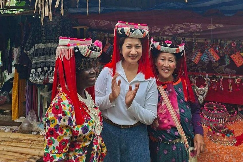 Chiang Rai Day Tour from Chiang Mai : Red, White and Blue Temples 2