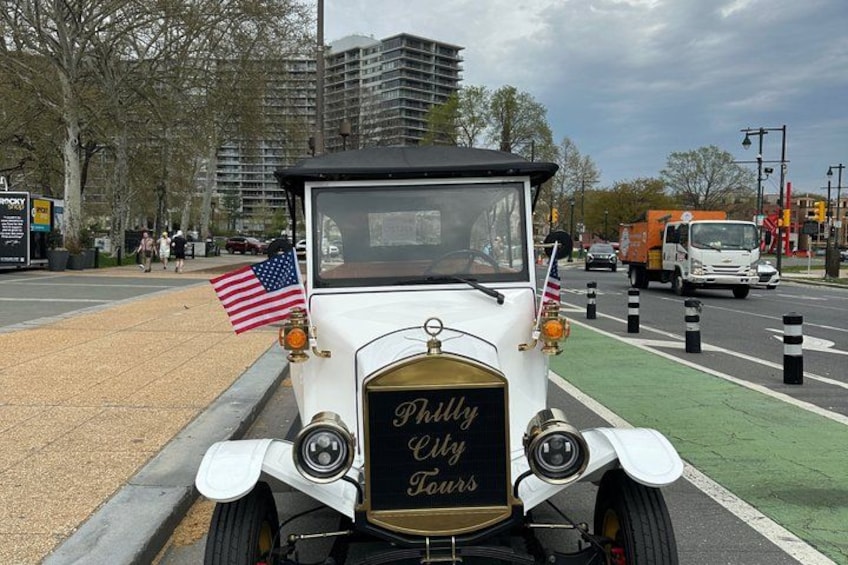 Explore Philadelphia via Vintage Car or Electric cart 4