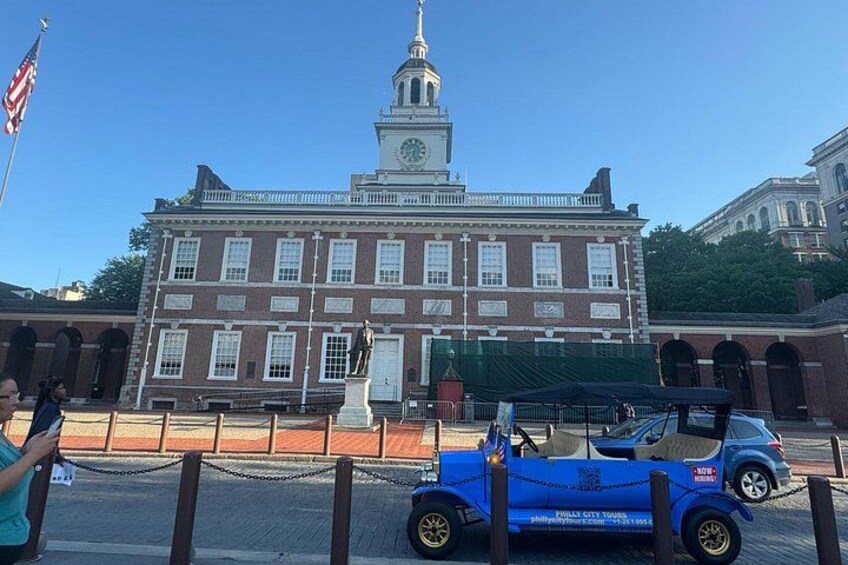 Explore Philadelphia via Vintage Car or Electric cart 4