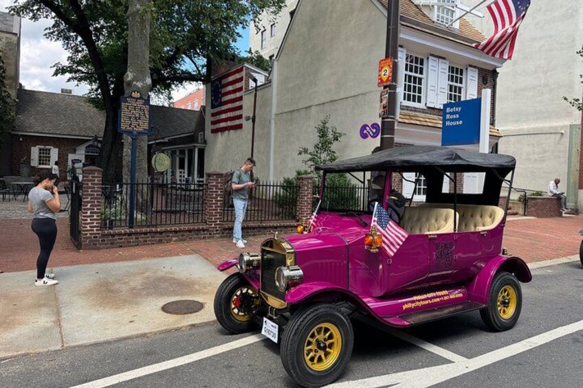 Explore Philadelphia via Vintage Car or Electric cart 3