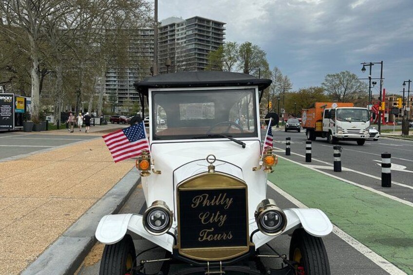 Explore Philadelphia via Vintage Car or Electric cart 3