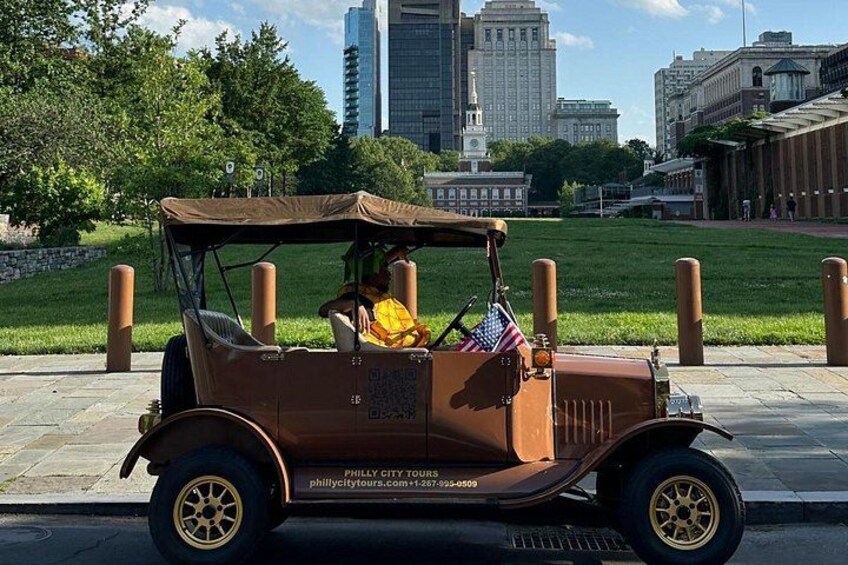 Explore Philadelphia via Vintage Car or Electric cart 4
