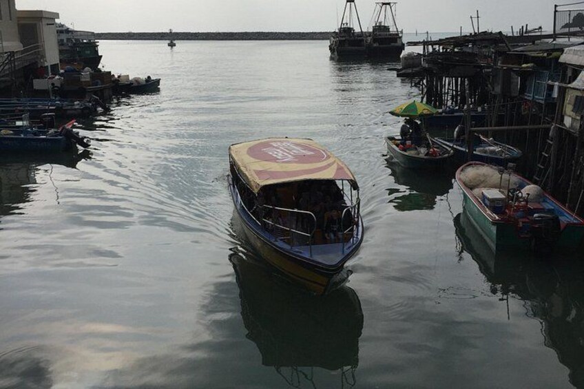 Boat ride in Tai O 3