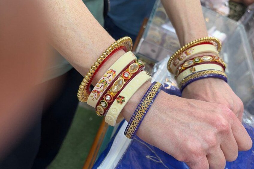 Udaipur Shopping bazaars by Tuk Tuk & shop with an Local guide 4