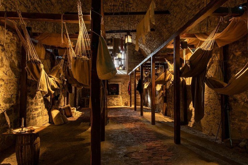 Edinburgh Castle: Guided Walking Tour with Entry Ticket 2