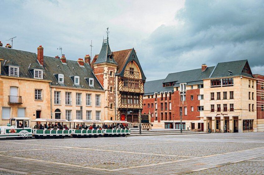Amiens Cathedral and Hortillonnages Private Day Tour from Paris 2