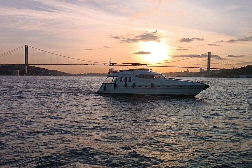 Private Luxury Yacht Cruise on Bosphorus Istanbul 4
