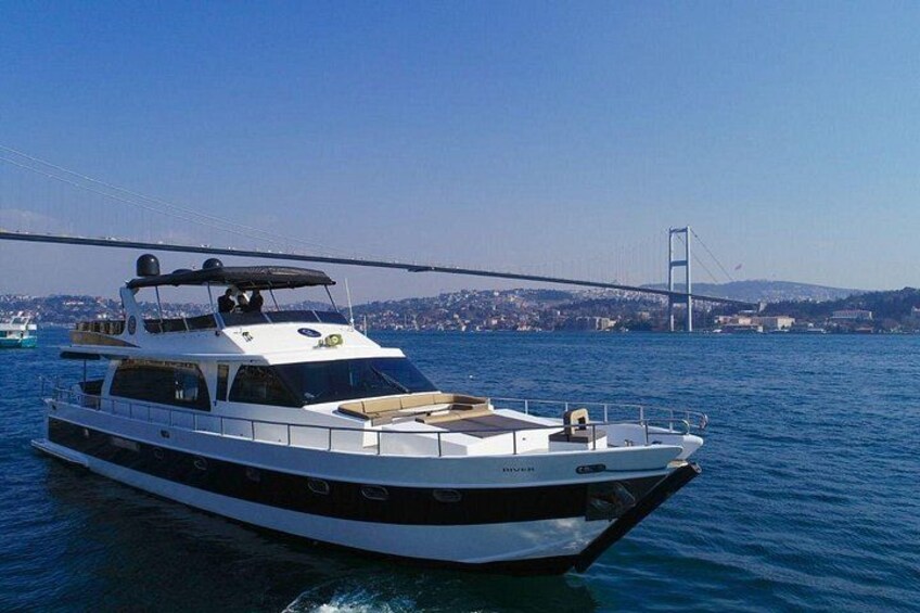 Istanbul Private Bosphorus Yacht Tour w Swimming or Guide Option 3