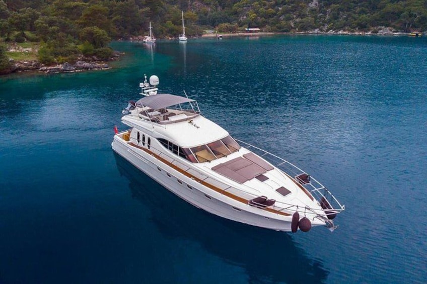 Private Luxury Yacht Cruise on Bosphorus Istanbul 1