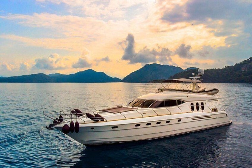 Istanbul Private Bosphorus Yacht Tour w Swimming or Guide Option 4