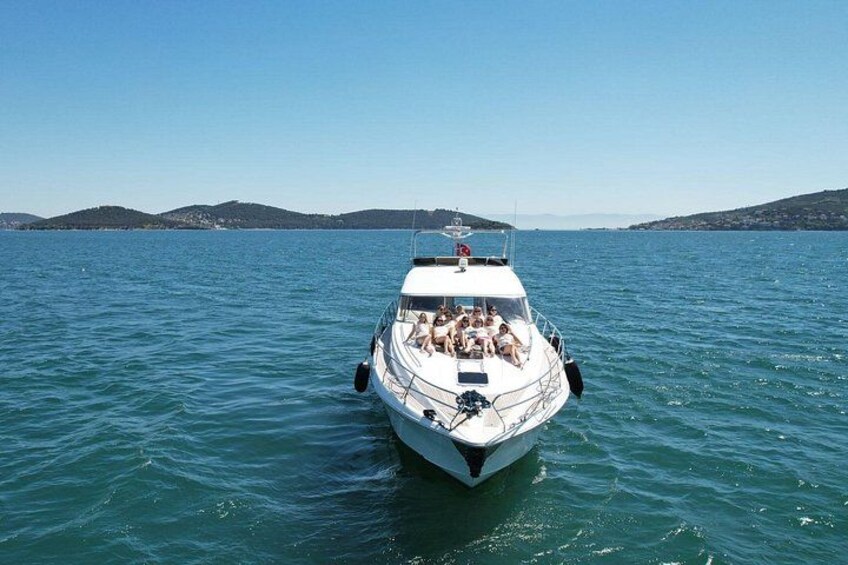 Private Luxury Yacht Cruise on Bosphorus Istanbul 3