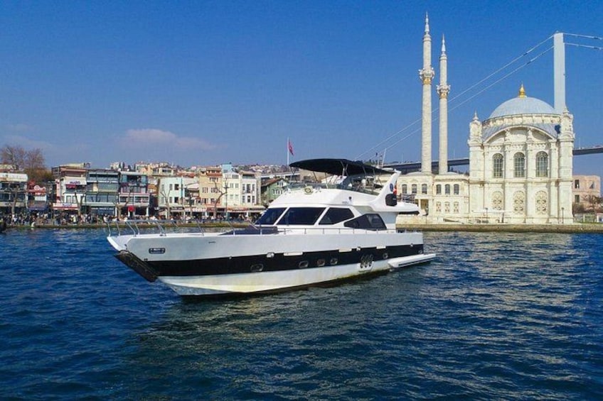 Istanbul Private Bosphorus Yacht Tour w Swimming or Guide Option 3