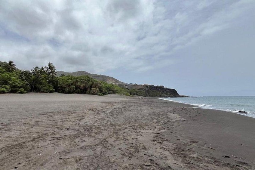 Black Sand Beach & Natural Pool – Scenic Adventure 2