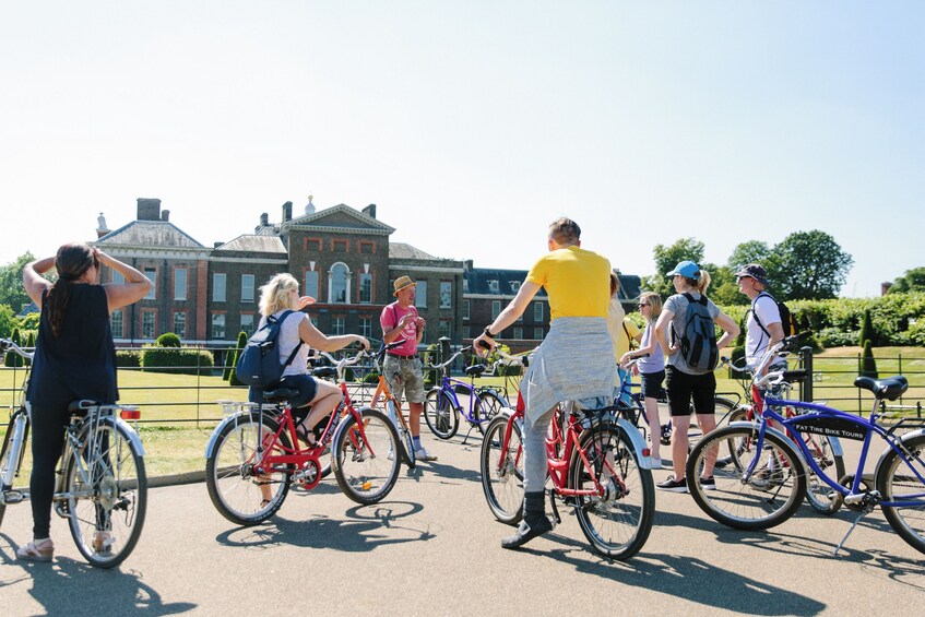 Royal London Bike Tour with River Cruise Package 4