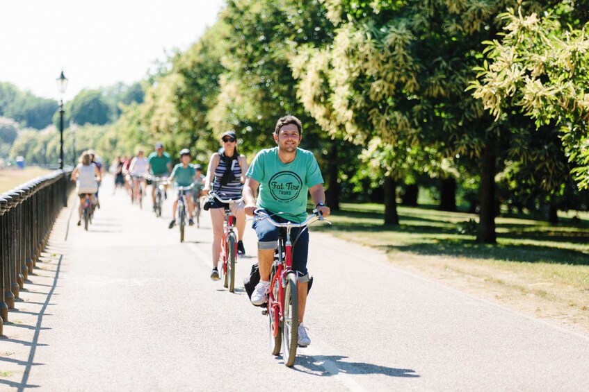 Royal London Bike Tour with River Cruise Package 2