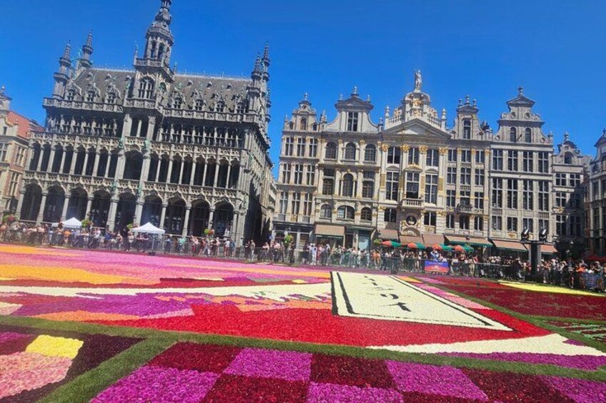 From Amsterdam Small Group Day Tour to Brussels and Atomium 2