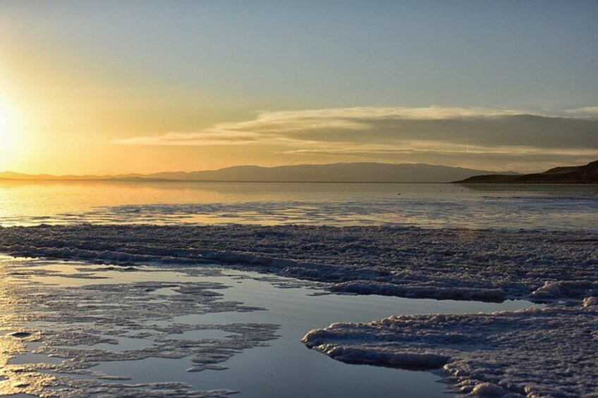 Unforgettable sunset on the salt-covered shores of the Great Salt Lake’s pink waters 3