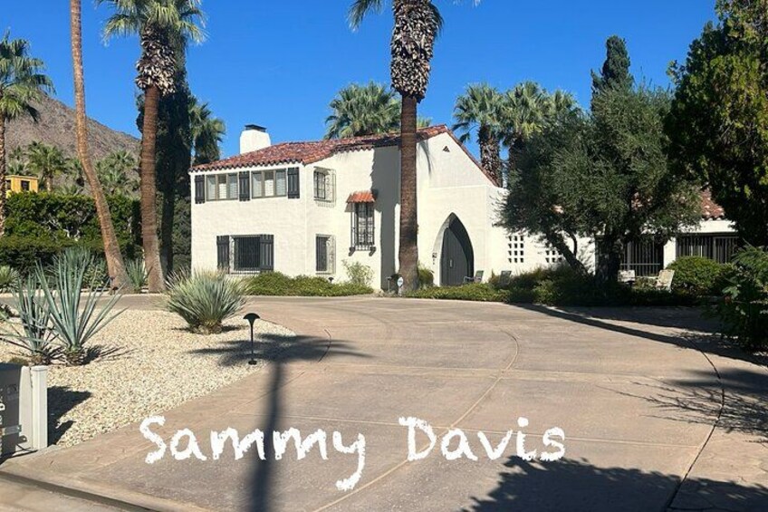 Explore Palm Springs Celebrity Homes in Style 4