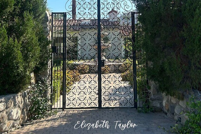 Explore Palm Springs Celebrity Homes in Style 5