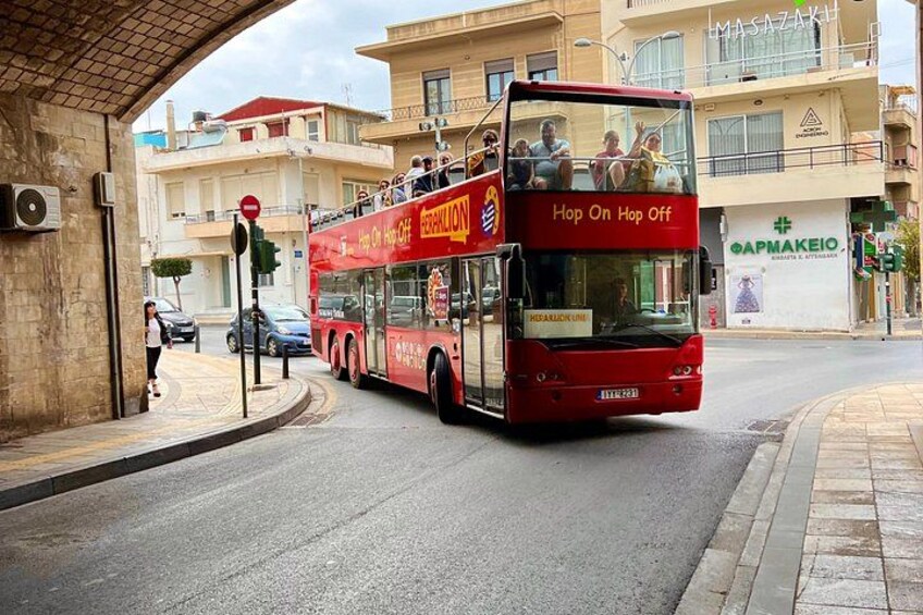 Hop-On Hop-Off Sightseeing Bus Tour in Heraklion 3