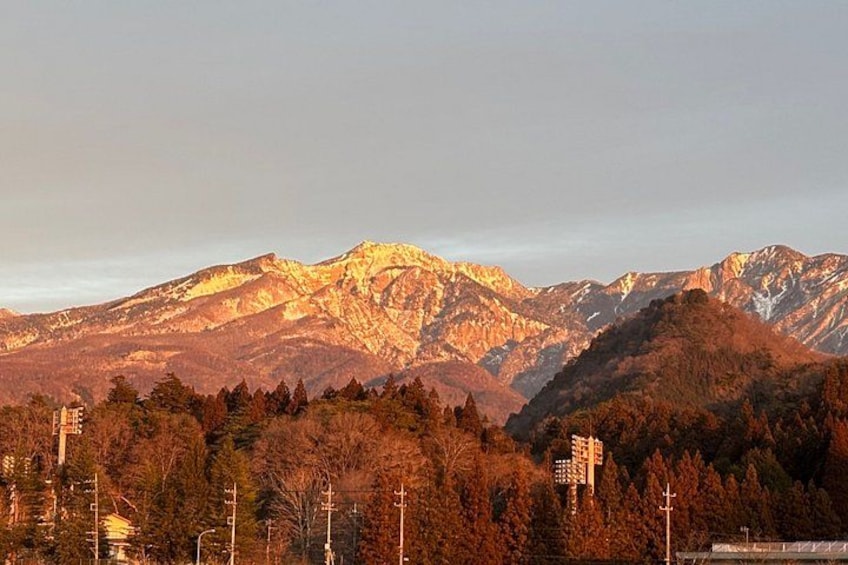 『Nikko Mountains』
You can enjoy beautiful views of the Nikko mountains nearby. 3