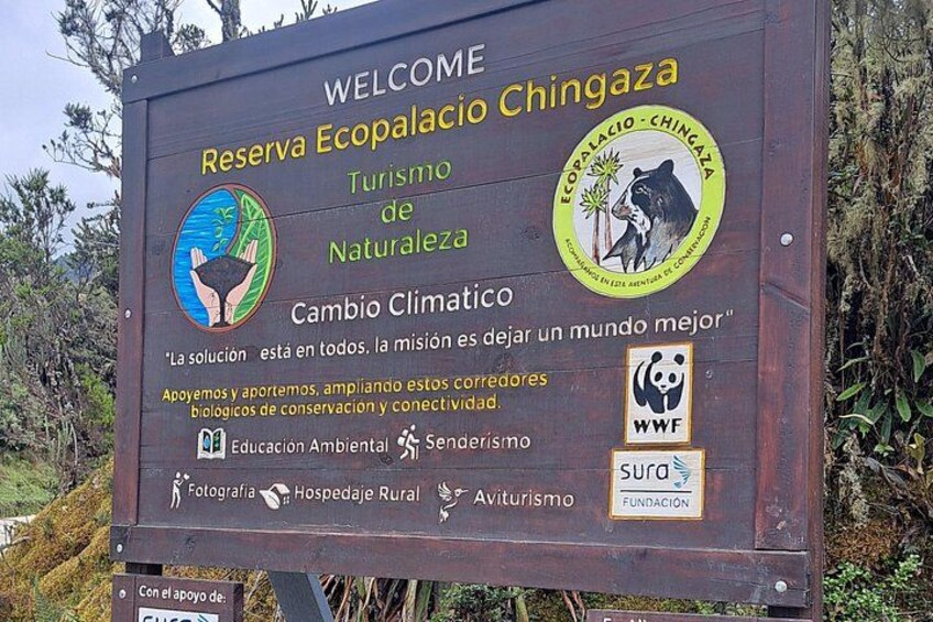 A welcome sign for Reserva Ecopalacio Chingaza, highlighting eco-tourism and climate change. 2