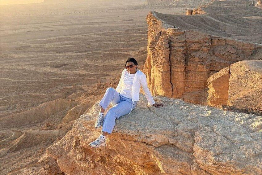 Sunset at the Edge of the World in Riyadh, Saudi Arabia – a perfect spot for hikers, photographers, and nature lovers exploring the vast Arabian desert 1