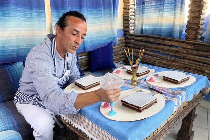 Cake Painting Therapy Session In Chefchaouen with Locals 4