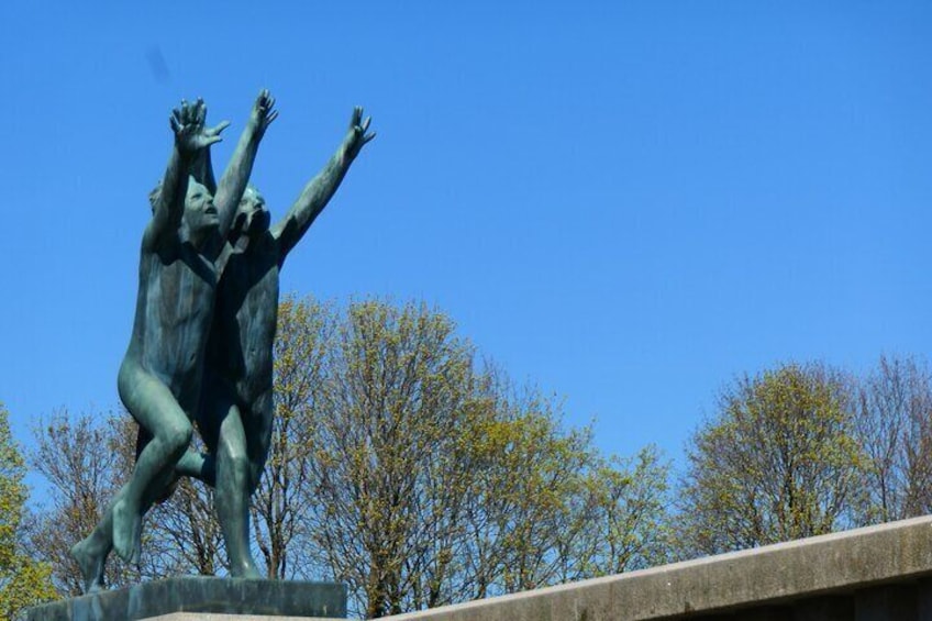 Sculptures on the bridge 4