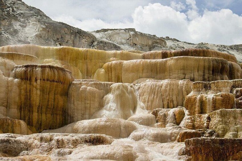 Yellowstone Grand Loop Ultimate Self-Guided Driving Tour 4