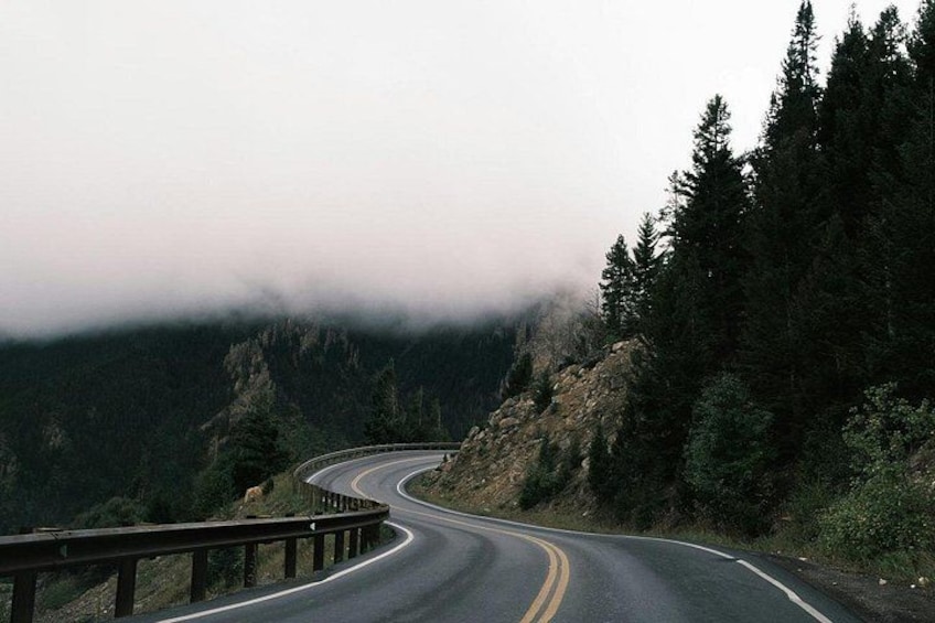 Yellowstone Grand Loop Ultimate Self-Guided Driving Tour 2